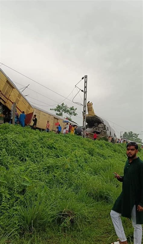हवा में लटके डिब्बे, तस्वीरों में देखें कितनी खौफनाक थी कंचनजंगा ...