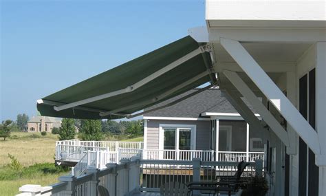 Electric & Manual Retractable Awnings | Muskegon Awning