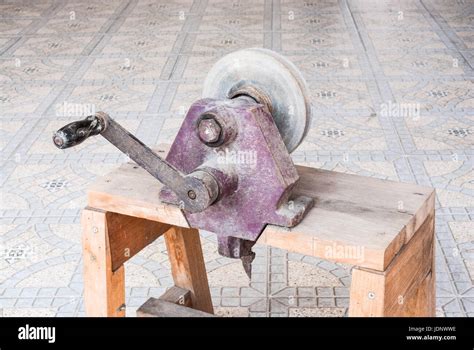 Hand Grinding Machine 的图像结果