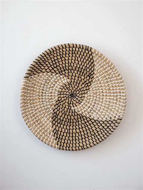 Whispering Homes | Modern White & Black Sabai Grass Wall Basket | Round ...