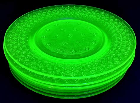 Lot - (7) Vintage Uranium Glass Plates