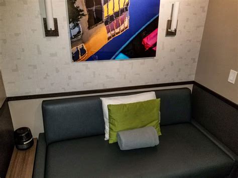Minute Suites at Charlotte International Airport (CLT) Atrium