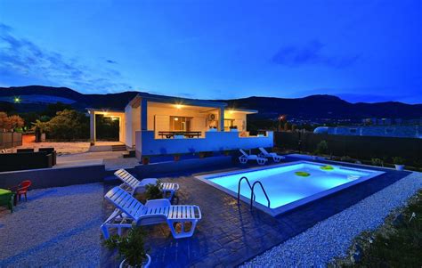 Holiday house with private pool in Kastela - Holidays Dalmatia