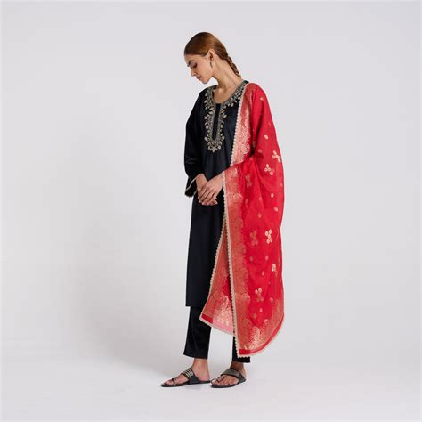 Buy Black Embroidered Noor Velvet Set with Brocade Dupatta | Rustorange