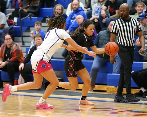 Warren Mott dominates third quarter to claim close league win over rival Woods Tower – Macomb Daily