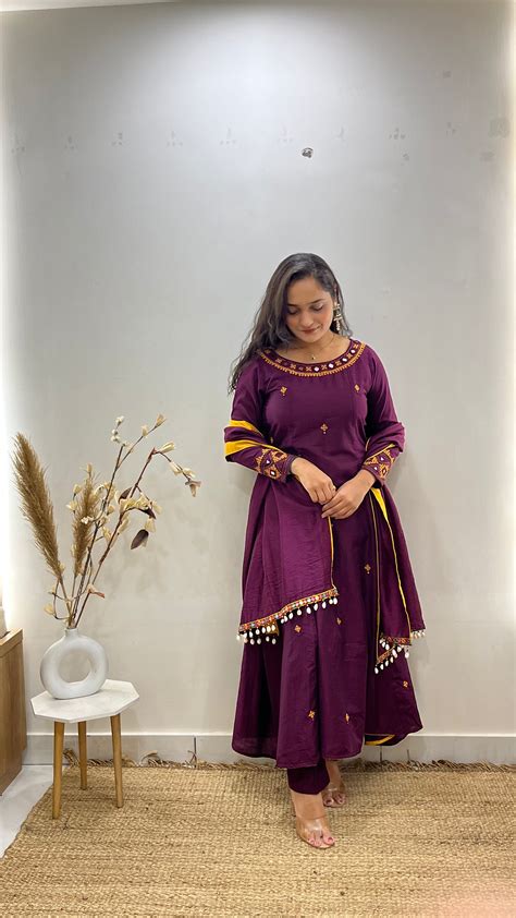 Gamthi Work Anarkali – Label Ratan