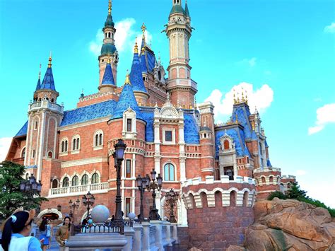 【盘点】全世界6大绚烂迪士尼乐园_城堡