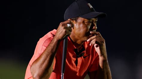 Why did Tiger Woods change his putter grip? Here are 2 possible reasons