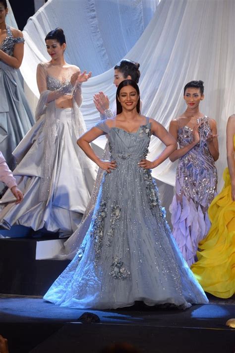 Tabu and Karan Johar brighten up the ramp at Lakme Fashion Week 2019 ...