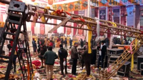 One dead, 17 injured as stage collapses at Delhi's Kalkaji temple