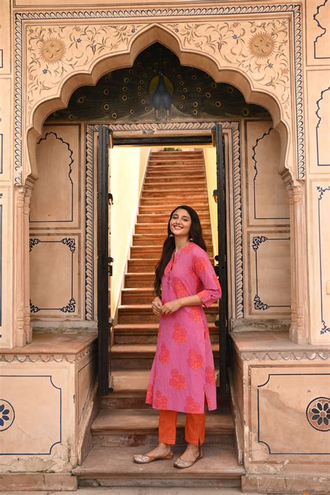 Pink Pure Cotton Striped Print Fancy Buttons Straight Kurta – Savi India