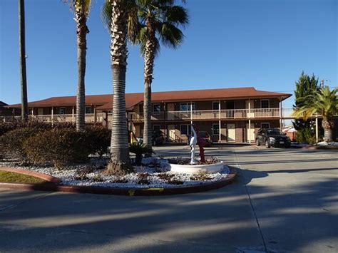 SAVANNAH INN AND SUITES - Hotel Reviews, Photos, Rate Comparison ...