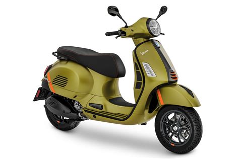 2023 Vespa GTS 300 Overview [Scooter Testing in Italy] - BestMotoSport