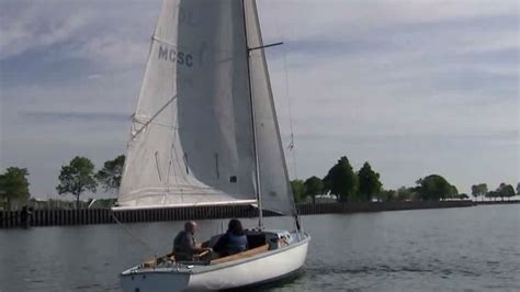 The Milwaukee Community Sailing Center 'offers introductory sailing ...