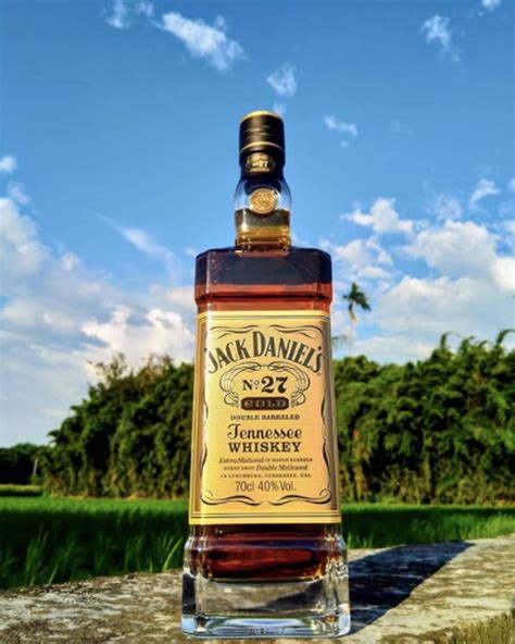 10 best imported whiskies under Rs 10,000 for your home bar | GQ India