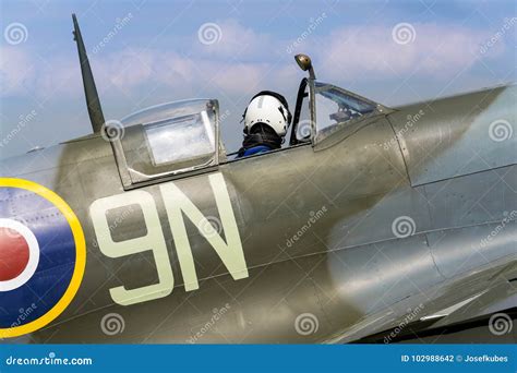 Fighter Pilot Cockpit 的图像结果