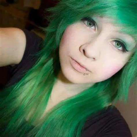 Emo Chick Hairstyles: Trendy, Bold & Edgy Hair Inspiration