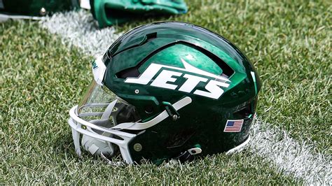 Ex-employee suing New York Jets over new logo design