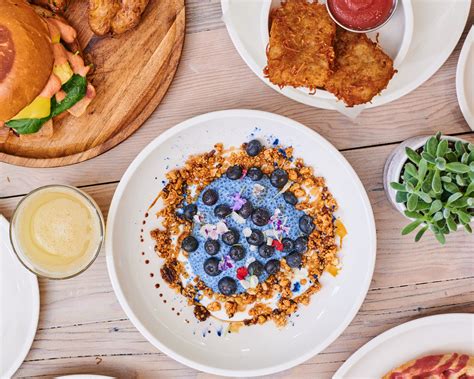 20 Best Brunch Destinations in Los Angeles For Mimosas and More