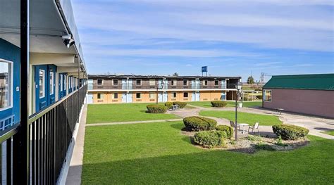 SIGNATURE INN DANVILLE - Hotel Reviews, Photos, Rate Comparison ...