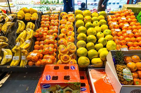 进口超市年货采购水果高清图片下载-正版图片500822561-摄图网