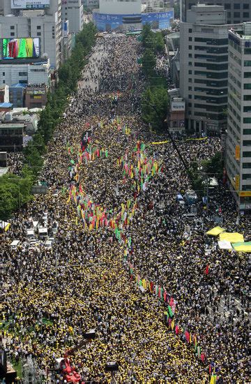 韩国民众举行大规模集会 谴责日本排放核污染水_进行_首尔_大会