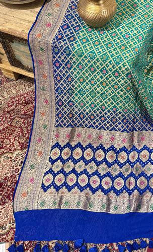 ROYAL BLUE AND EMERALD GREEN BANDHEJ DUPATTA | Khako