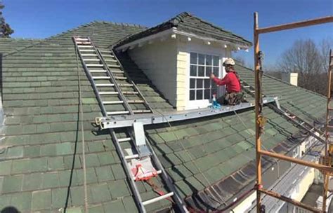 Using an Extension Ladder On a Angled Roof Line 的图像结果