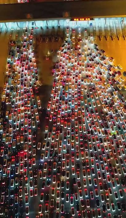中国第一大收费站堵成停车场！有人90公里开了6个小时--快科技--科技改变未来