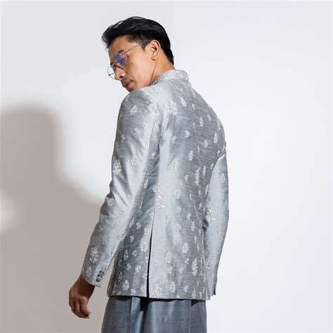 Bandhgala with motif embroidery – Vivek Karunakaran