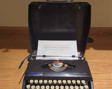 Techno Typewriter Font 的图像结果