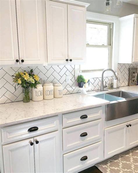 White Kitchen Backsplash, Farmhouse Kitchen Cabinets, Modern Farmhouse ...