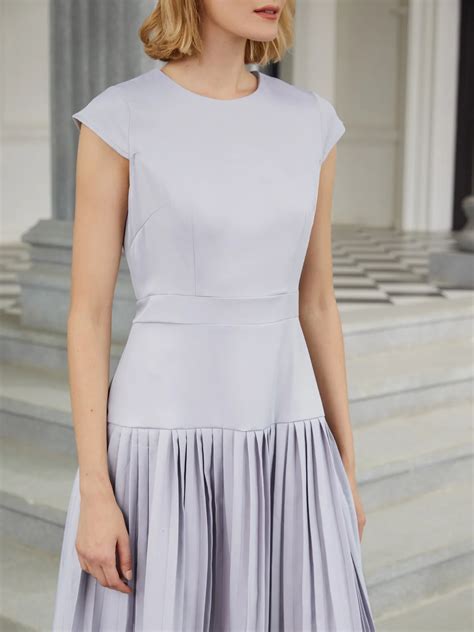 Elegant Crew Neck Pleated Midi Dress | stylewe