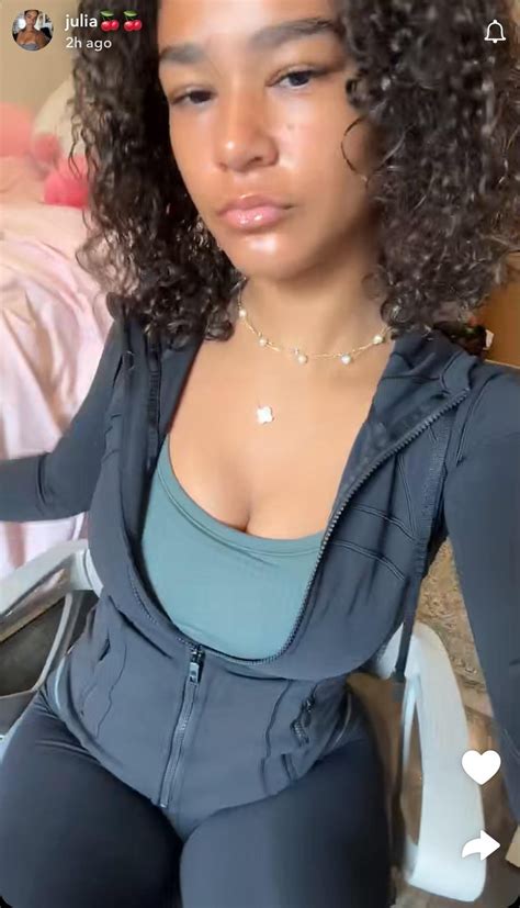 Julia’s sexy gym outfits : r/sexygirlslk