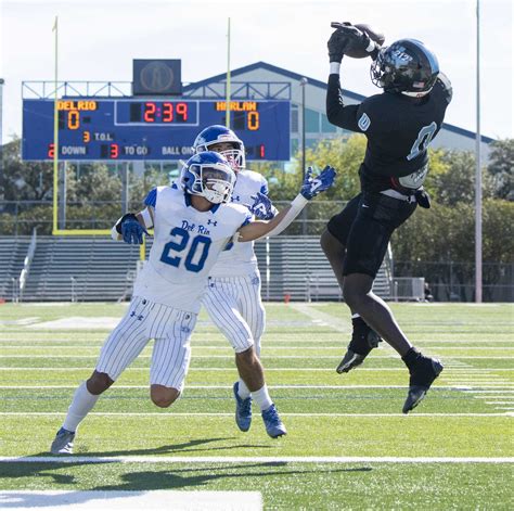 High school football playoffs: Harlan 42, Del Rio 3