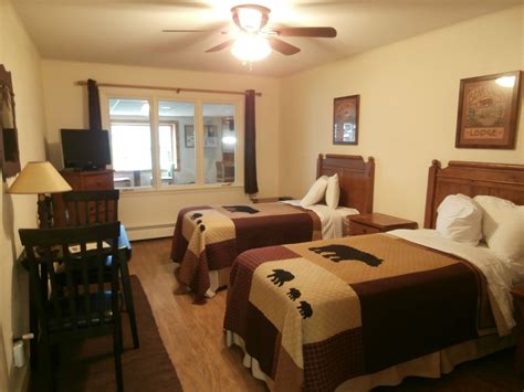 Two-Bedroom Hotel Room :: The Beacons of Minocqua