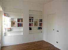 libreria con porta scorrevole foto libreria laccata con porta scorrevole di legnomat libreria con porta scorrevole foto libreria laccata con porta scorrevole di legnomat