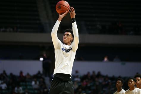 LeBron James Praises Dior Johnson, Emoni Bates for Performances at Nike ...