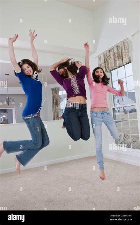 Girls Dance Music 的图像结果