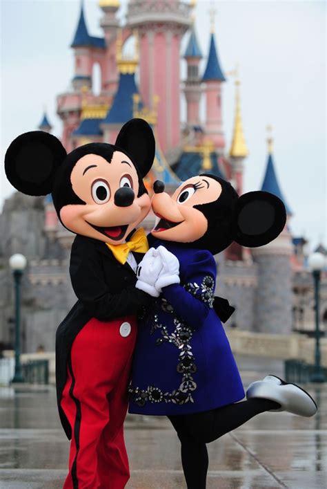 Minnie habillée par Alber Elbaz pour Lanvin - Marie Claire