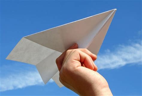 硬翅膀的纸飞机阅读答案四年级