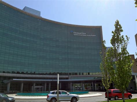 Cleveland Clinic cuts Q3 operating loss to $15M