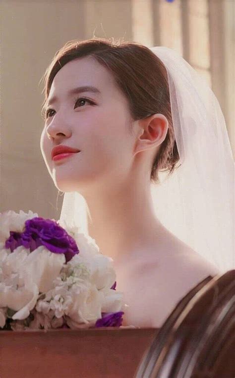 刘亦菲杨洋拍起了婚纱照 盘点这些年刘亦菲穿过的婚纱 - 知乎