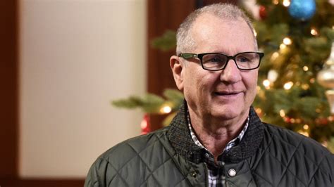 Watch Modern Family S7 Episode 9 on Disney+