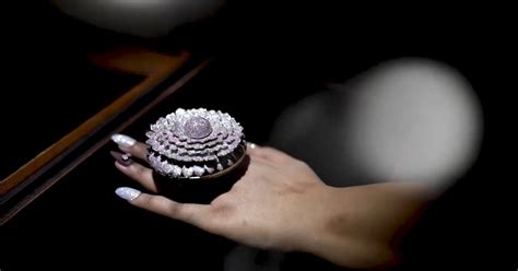 This 8-Layer Ring Has 12,638 Diamonds On It, Setting New World Record ...