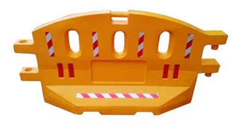 Traffic Barricades - AXNOY 2 Mtr Water Fillable Traffic Barrier (Heavy ...