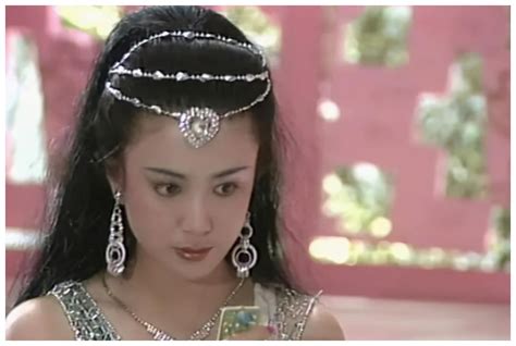 90版《封神榜》：女主傅艺伟穿太少，男主坦言不敢正眼看她__财经头条