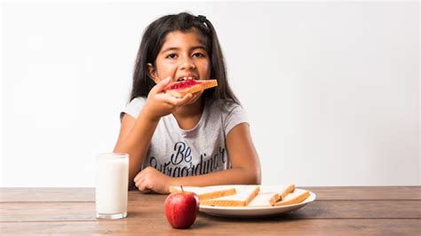 बच्चों के दिमाग की सेहत के लिए हानिकारक हैं ये 5 फूड्स।These 5 foods ...