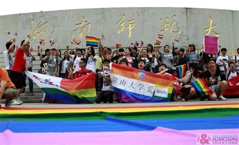 长沙80余人擅自游行支持同性恋 组织者被拘留(图) _新浪湖南新闻_新浪湖南