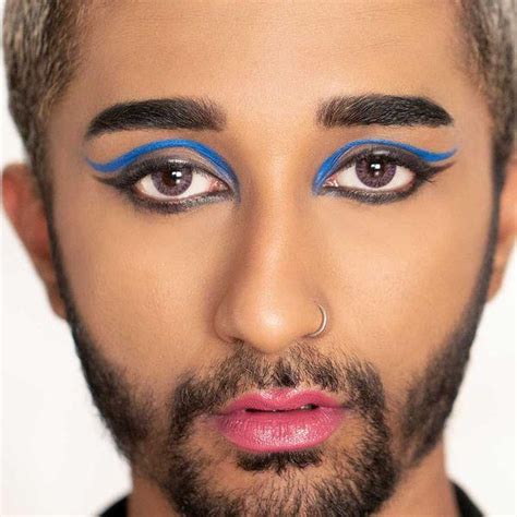 Runway Makeup Styles - Dramatic Blue Eyeliner Makeup Look